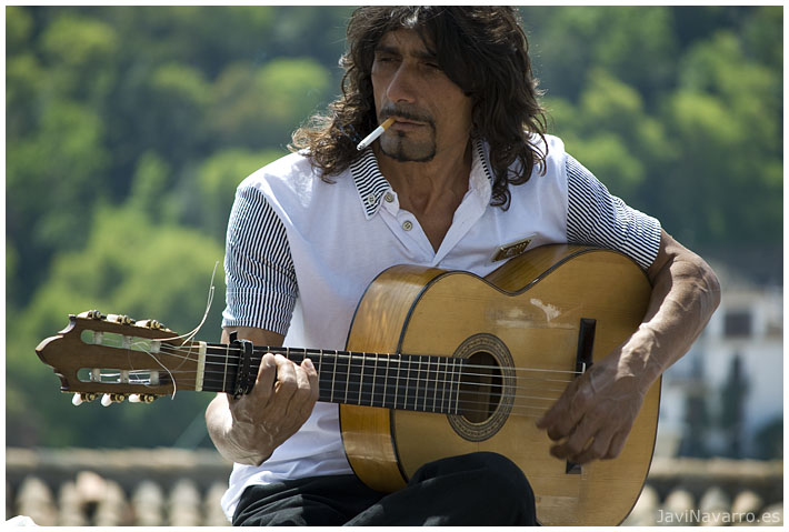 Guitarrista albaicinero || Nikon D80 | 1/200s | f/5,3 | ISO 100 | a pulso