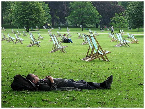 Siesta en un parque de Londres
