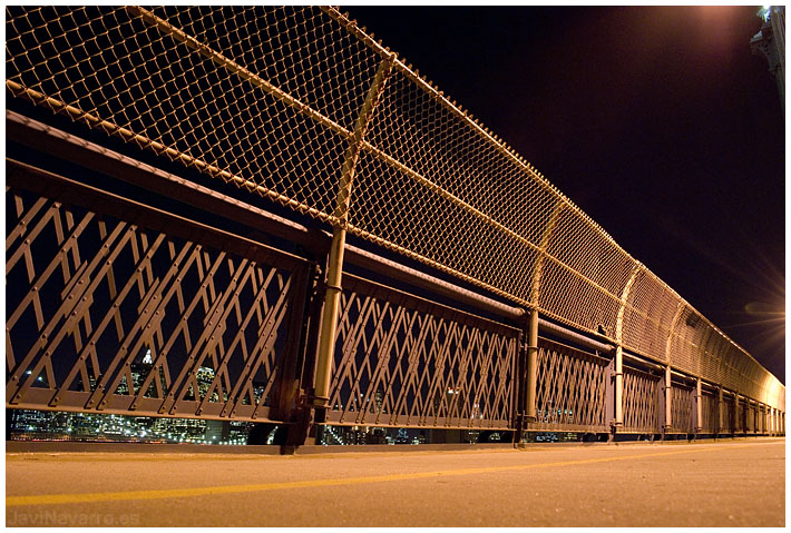 Desde el puente || Nikon D80 | 1/2s | f/6,3 | ISO 1600 | a pulso