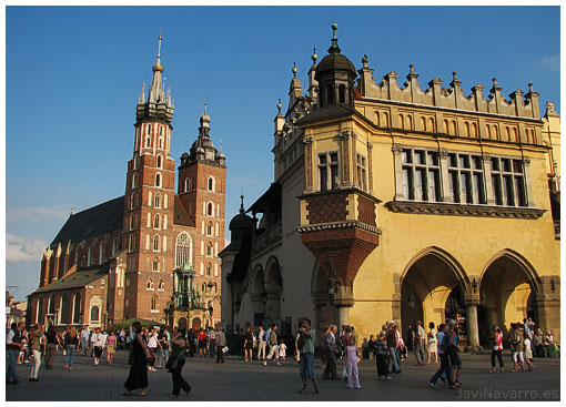 Plaza del Mercado de Cracovia. Lonja de los Paños e Iglesia de Santa María