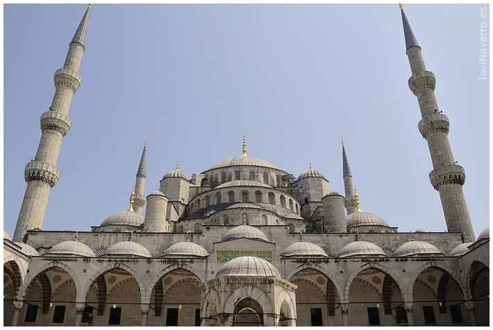 Mezquita Azul de Estambul || Nikon D90 | 1/320s | f/9 | ISO 200 | en el suelo