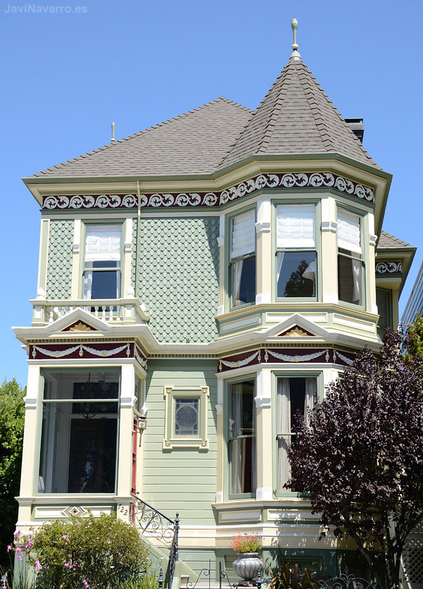 Alamo Square Painted Ladies || Nikon D7000 | 1/320s | f/9 | ISO 200 | a pulso